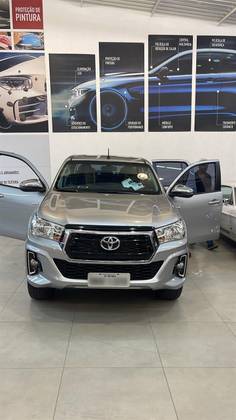 TOYOTA HILUX 2.8 SR 4X4 CD 16V DIESEL 4P AUTOMÁTICO